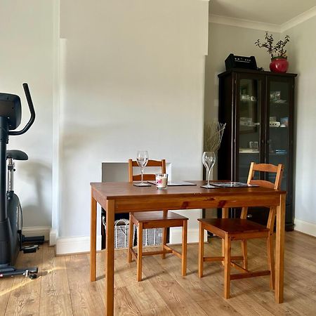 Quiet Double Bedroom With Garden View, Breakfast Hazel Grove Exterior foto